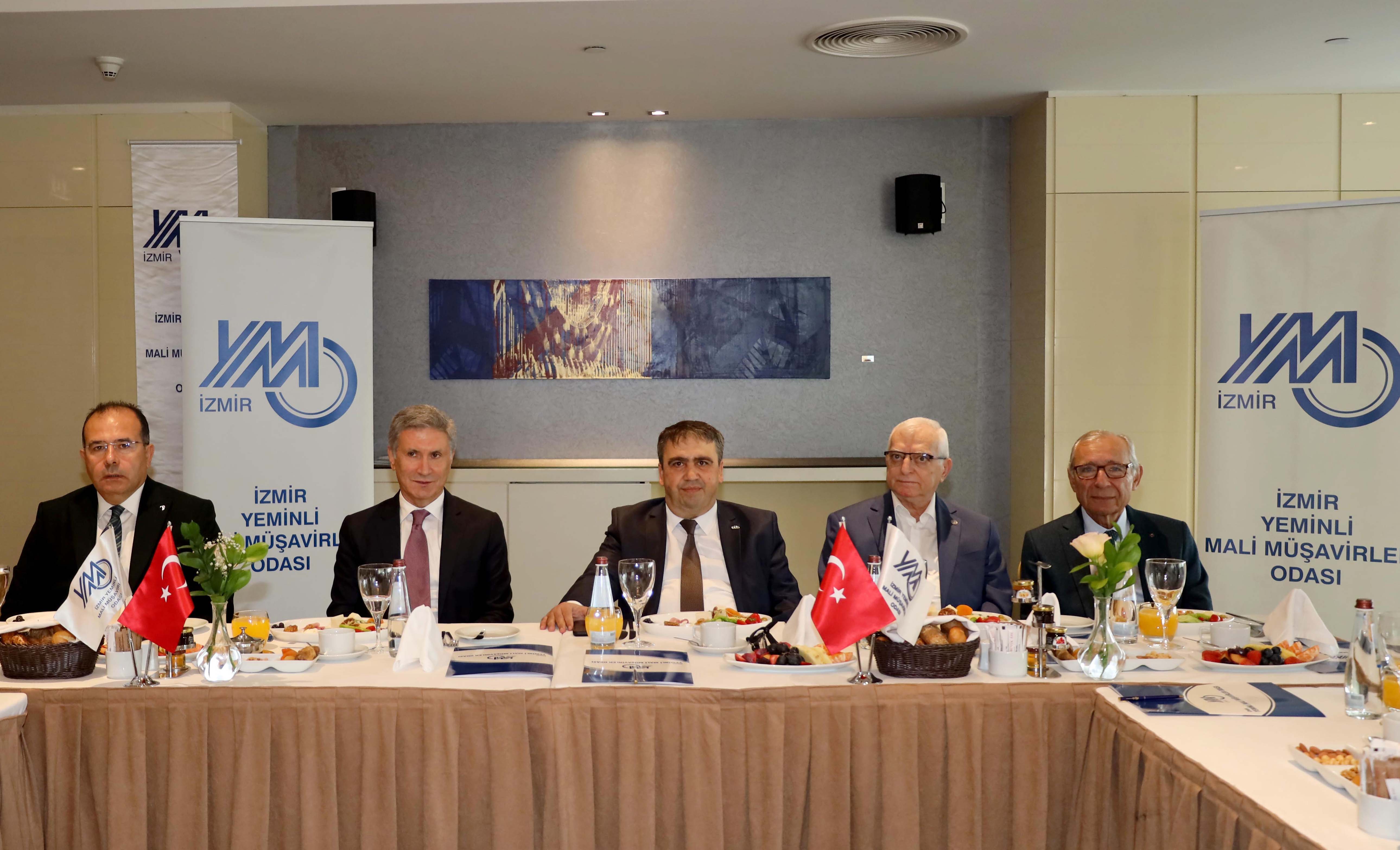 İzmir YMMO Ekonomi muhabirleri ile buluştu İzmir YMMO Ekonomi muhabirleri ile buluştu