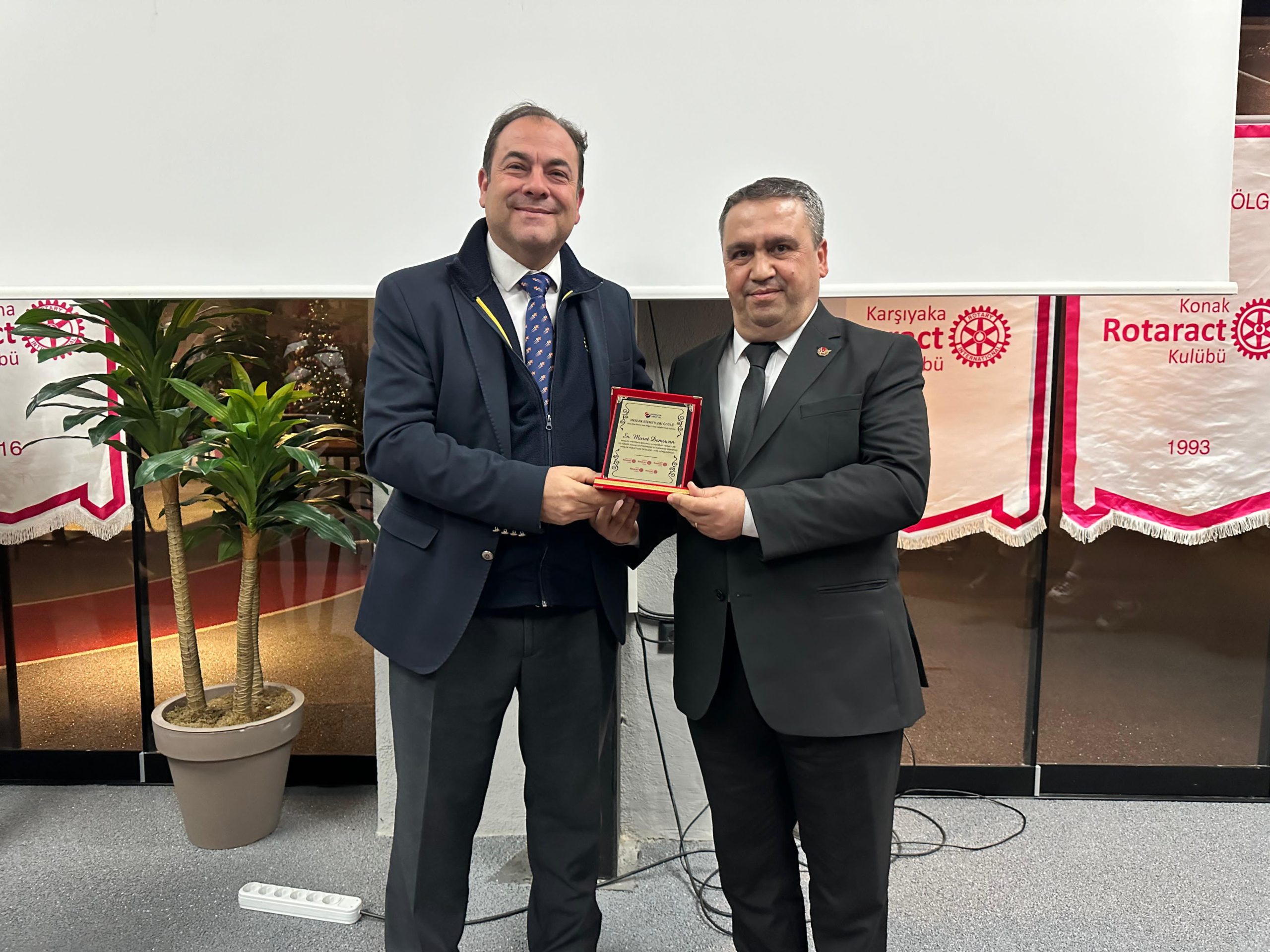 Rotaractlardan Murat Demircan’a Meslek Hizmetleri Ödülü