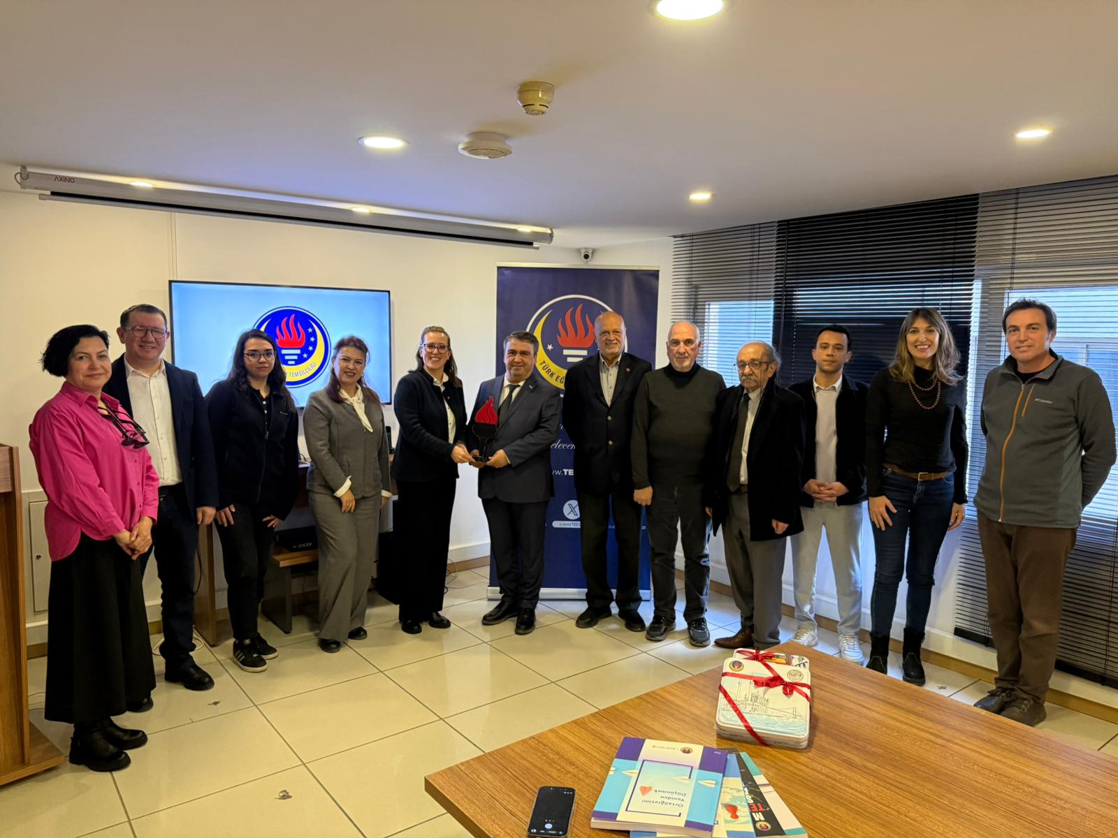 TÜRK EĞİTİM DERNEĞİ 98 YILDIR EĞİTİM İÇİN MEŞALE YAKIYOR