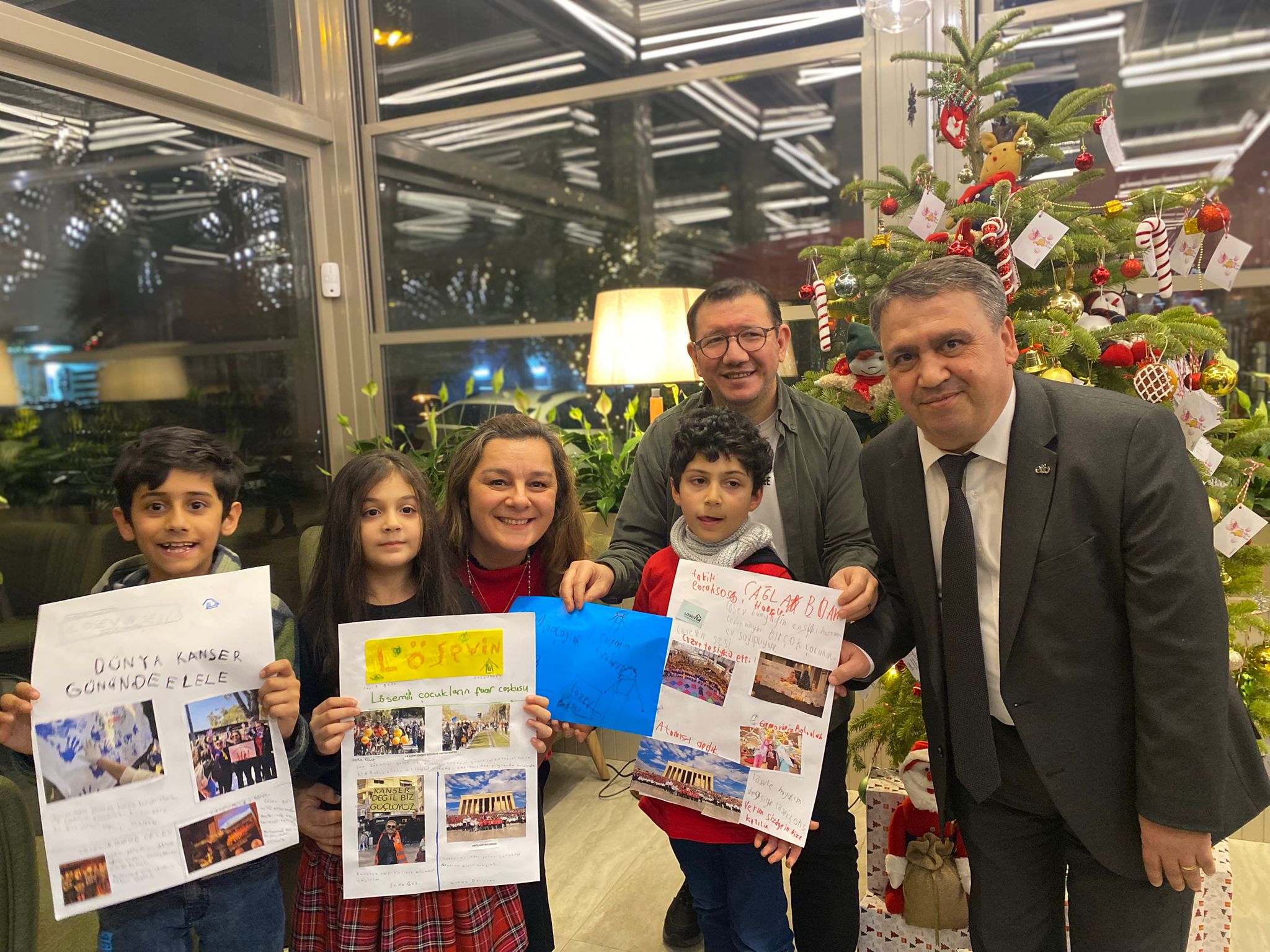 EMD İZMİR YÖNETİMİNDEN LÖSEV’E ANLAMLI ZİYARET:  “EN DEĞERLİ MANŞETİ ÇOCUKLARLA ATTIK”